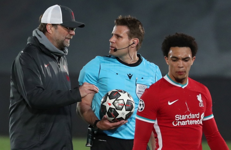 王洪亮：85一代球员爱学习沟通多；希望有机会去欧洲深度提高（王洪亮：85后球员重学习善沟通，盼赴欧洲深造提升）