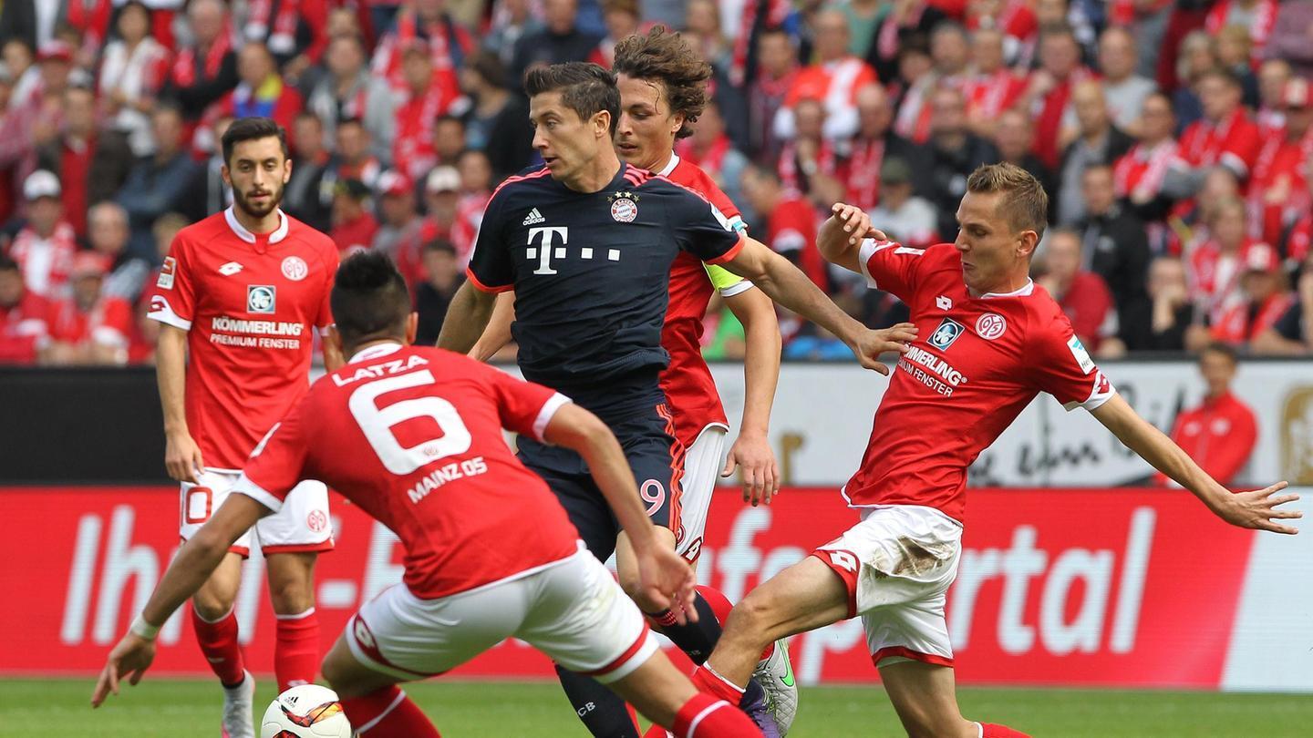 法甲半场：隆吉耶破僵，客队三中门框，梅斯暂0-1雷恩（法甲半场：隆吉耶先拔头筹，客队三次中框，梅斯暂以0-1落后雷恩）