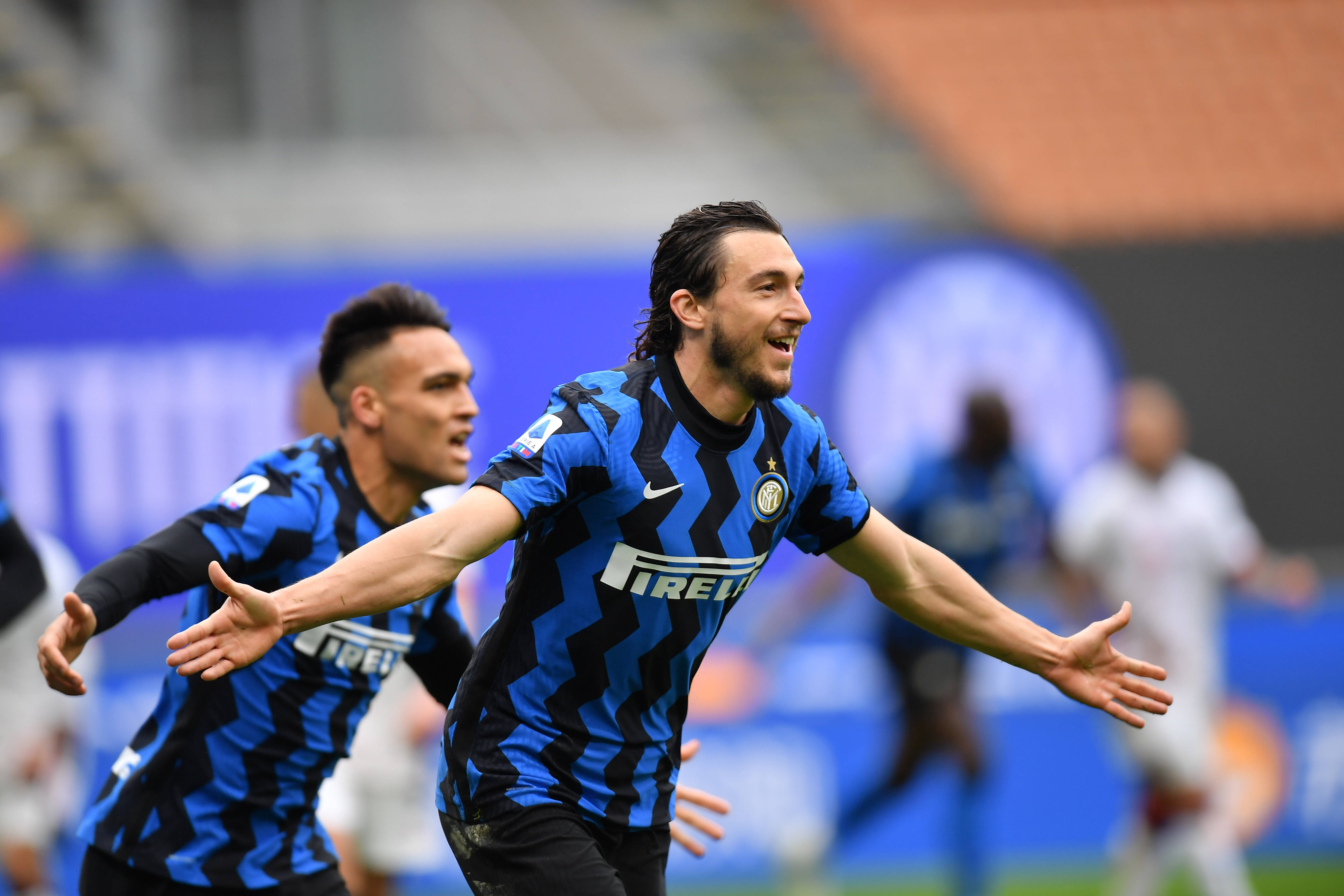 被问是否会下课，罗马尼亚主帅大怒：别问我这个问题！（被追问帅位去留，罗马尼亚主帅震怒：这个问题别再提！）