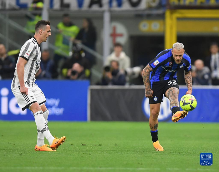 科尔：格林将在当地时间周日归队，但能否出战尚待队医决定（科尔：格林将于当地时间周日归队，是否出战待队医评估）