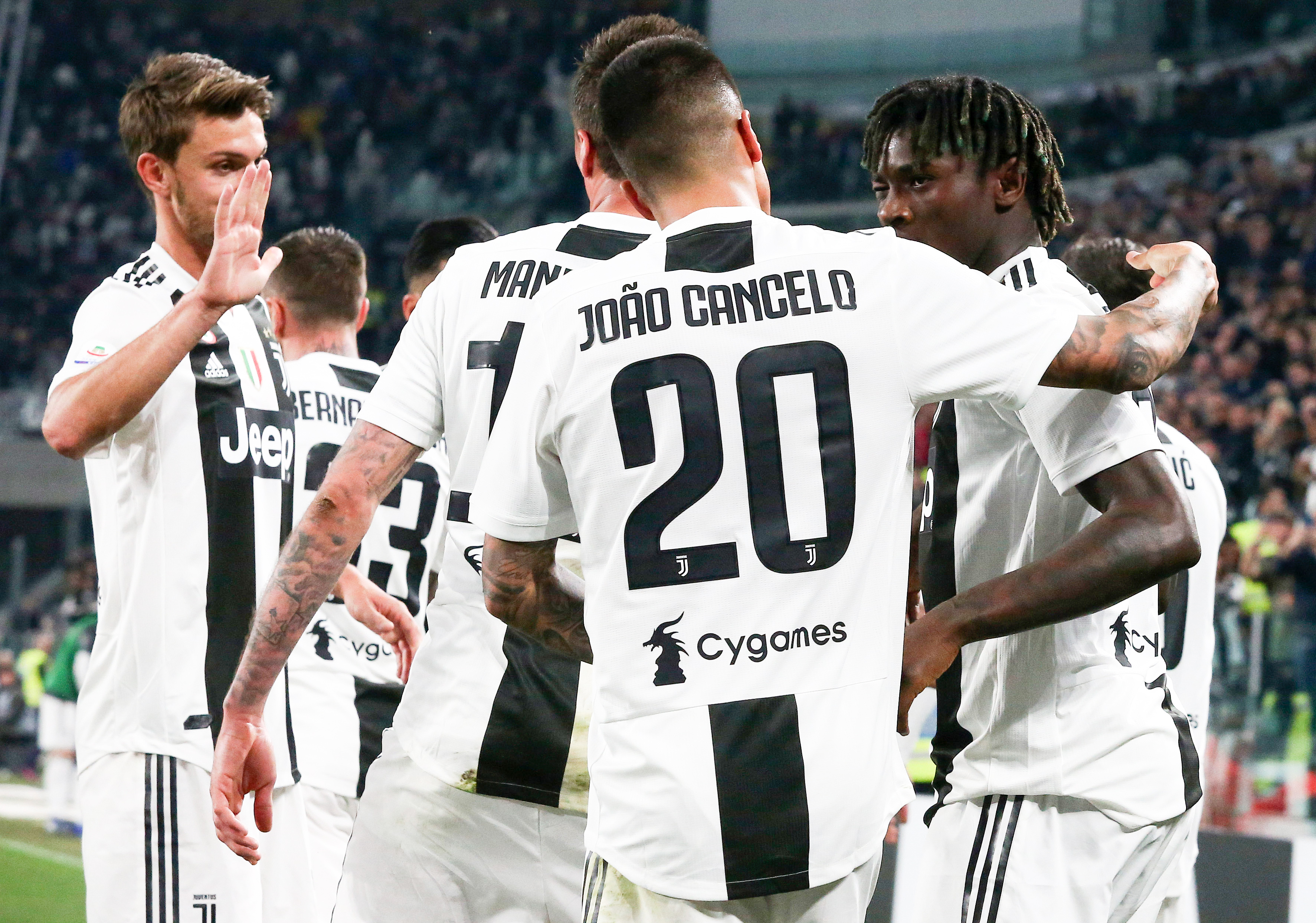 卡恩：纳格尔斯曼应该停止试验；拜仁和于帕续约的代价很昂贵（卡恩：纳格尔斯曼别再试阵；拜仁与于帕续约成本高昂）