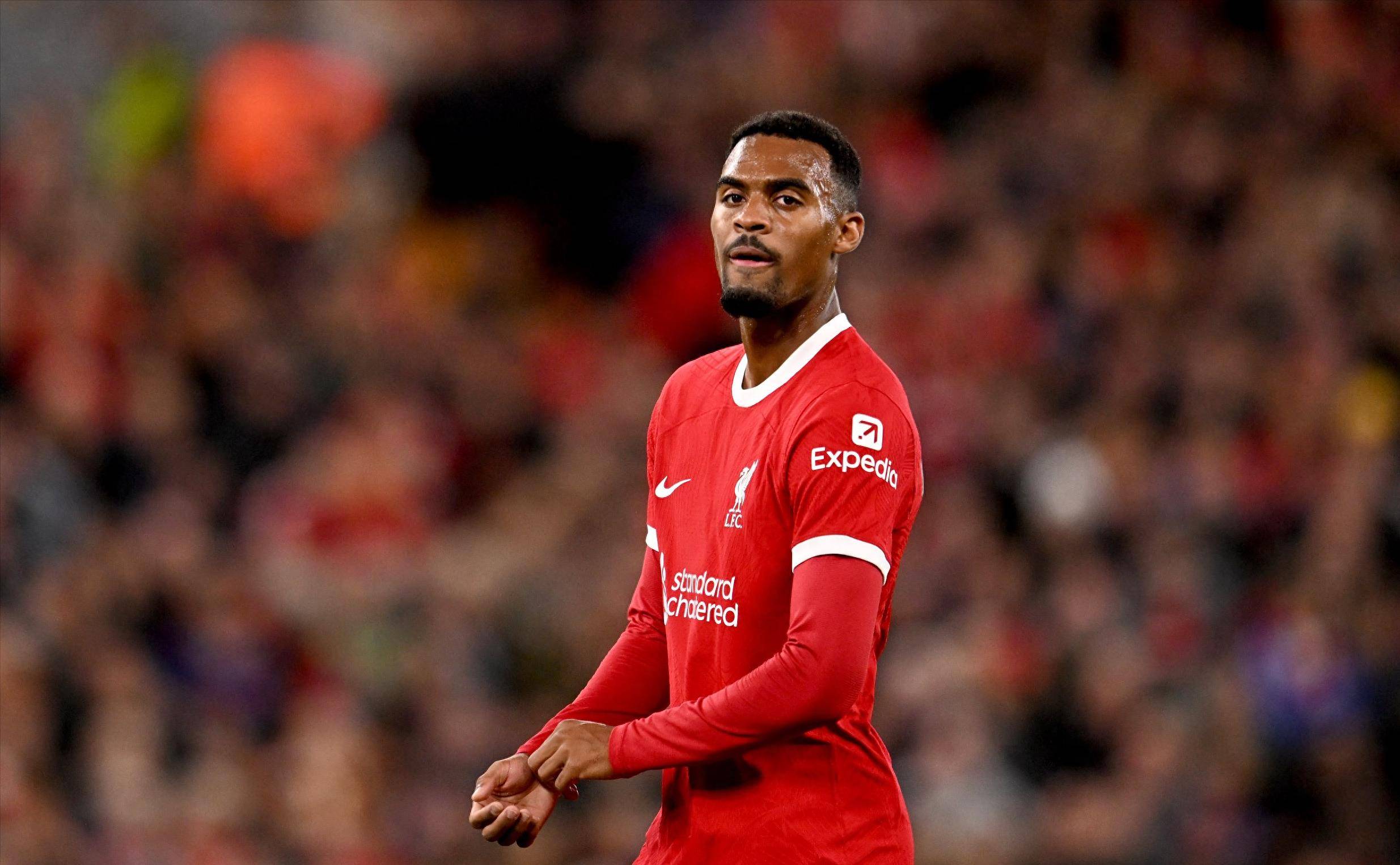 肖赧谈中超赛程安排：倒数第二轮不同时开球这一点就挺业余（肖赧批评中超赛程：倒数第二轮未同时开球显得很业余）