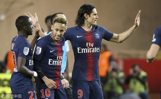 法尔克：拜仁不着急推进诺伊尔续约，打算在他40岁生日前后谈（法尔克：拜仁暂不急于与诺伊尔续约，预计将于其40岁生日前后商谈）