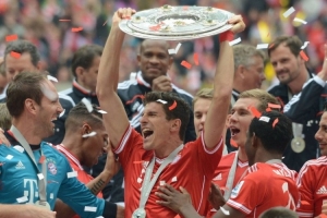 媒体人：亚泰其他工作人员好久没发薪了，坚持岗位是为爱发电（记者称亚泰多名员工久未领薪，仍因热爱坚守岗位）