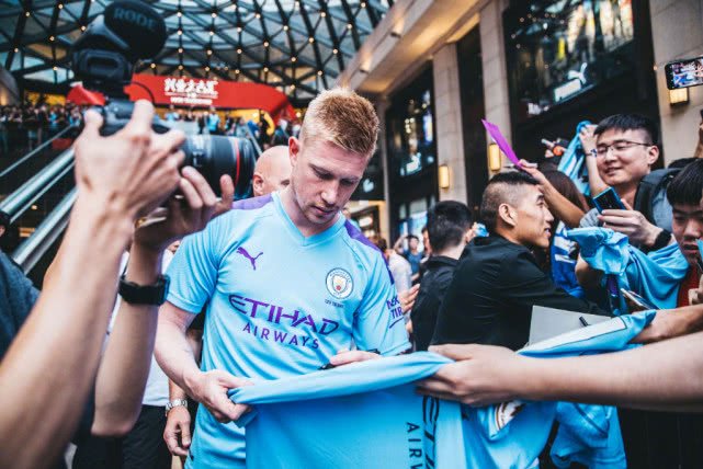 邮报：曼联计划明年夏天在北欧与雷克瑟姆进行季前友谊赛（邮报：曼联拟于明夏赴北欧与雷克瑟姆上演季前热身赛）