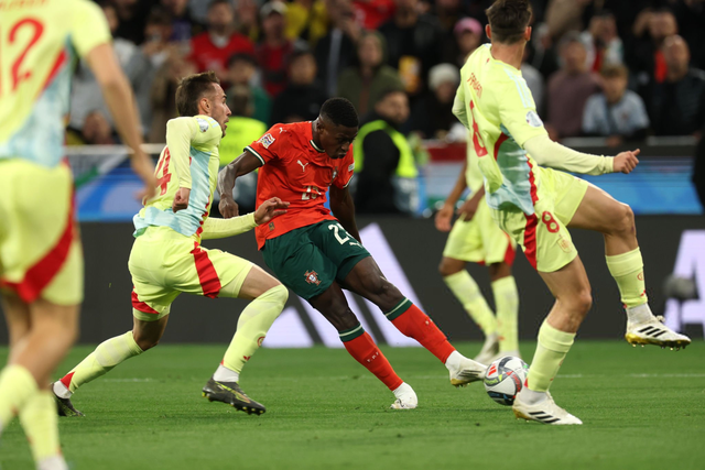 37岁智利老将亚历克西斯·桑切斯迎来西甲生涯百场里程碑（37岁智利名将亚历克西斯·桑切斯达成西甲生涯第100场）