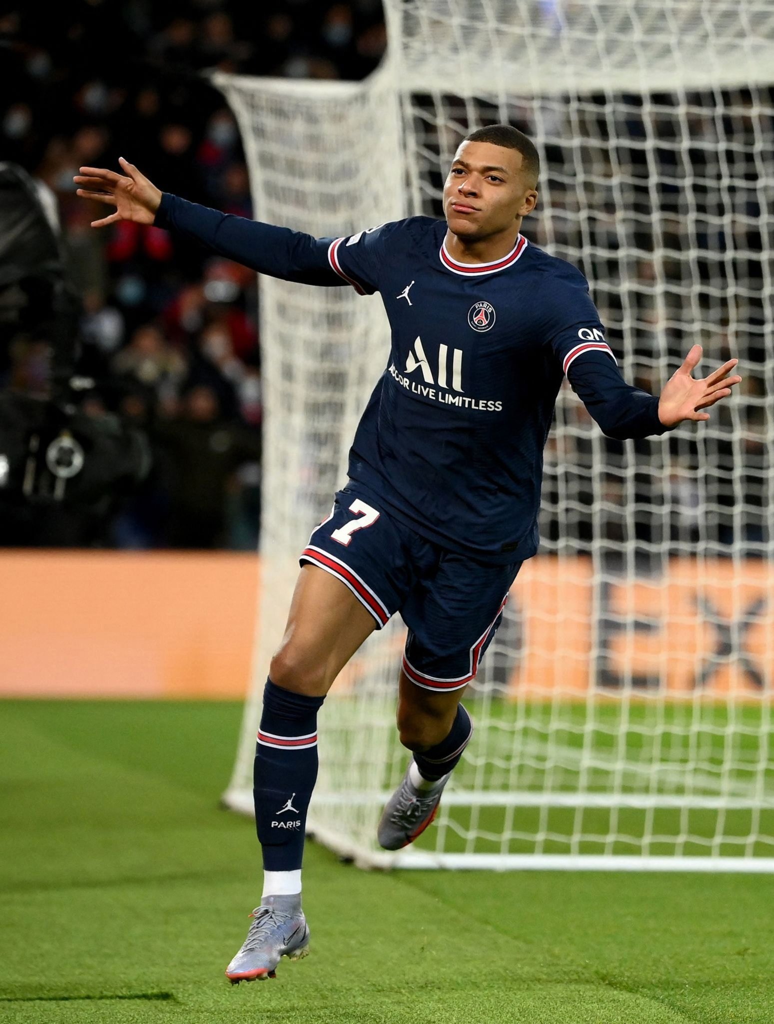 单场8个三分！斯玛特：我相信自己的努力，希望这只是个开始（单场轰进8记三分！斯玛特：相信努力，盼这只是起点）