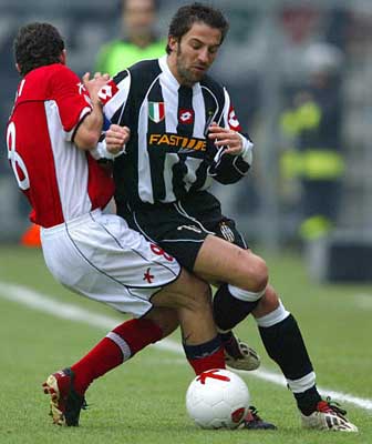 德甲半场：曼赞比破门，海登海姆0-1弗赖堡（德甲半场战报：曼赞比建功，海登海姆暂0-1落后弗赖堡）