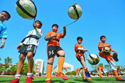 早报：又是一个疯狂的欧冠比赛日（晨报：欧冠再现疯狂之夜）