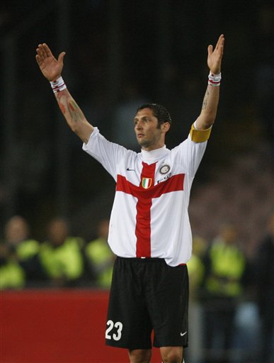 篮球CBA球队对阵激烈，比分胶着（CBA激战正酣，比分难分伯仲）