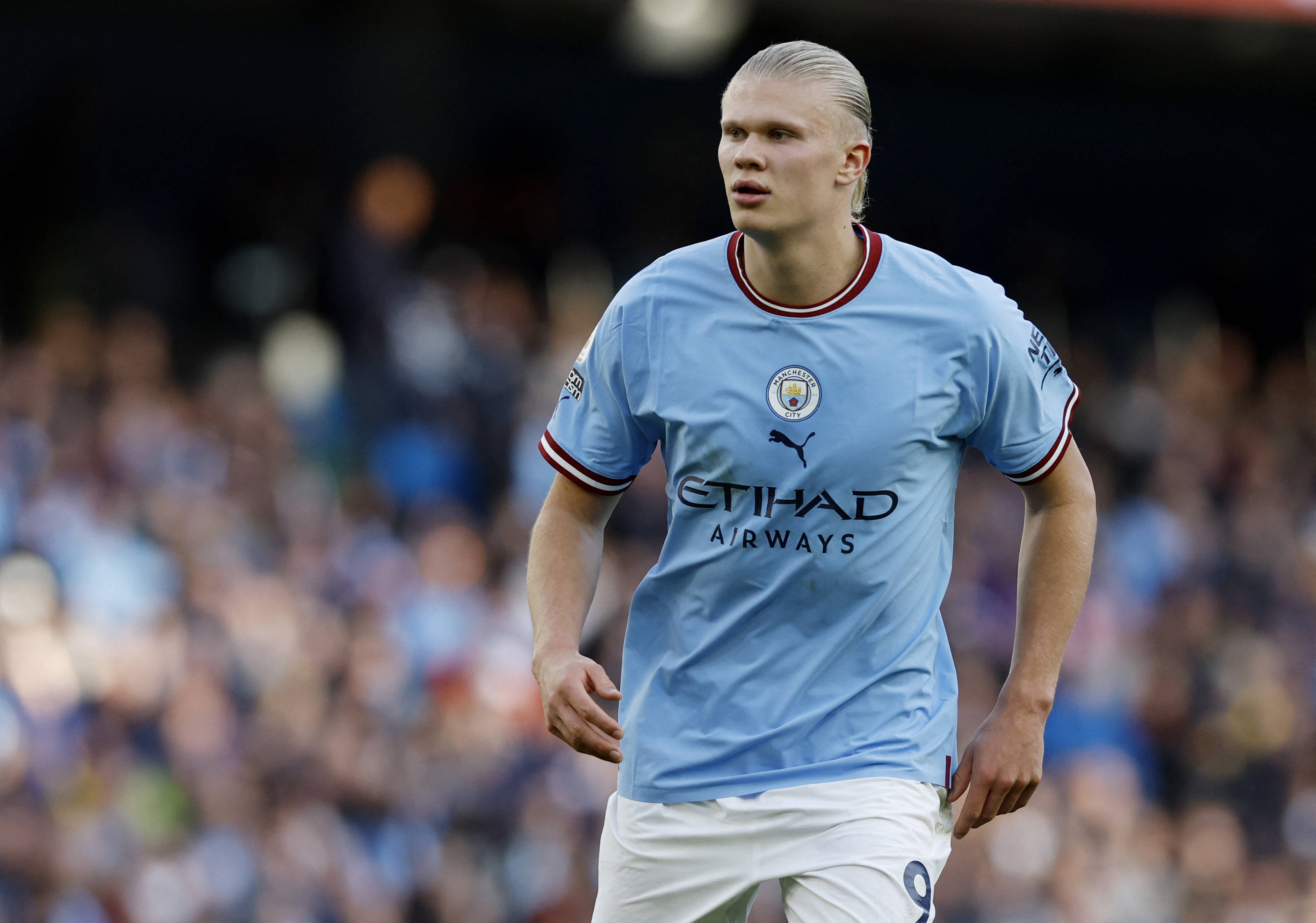 和利物浦一个病情，后防不稳，更衣室失控