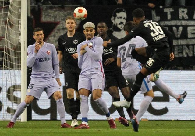 蛇精灵大战红魔鬼！意甲官方发布米兰德比预热海报（蓝黑蛇对阵红魔！意甲官方释出米兰德比预热海报）