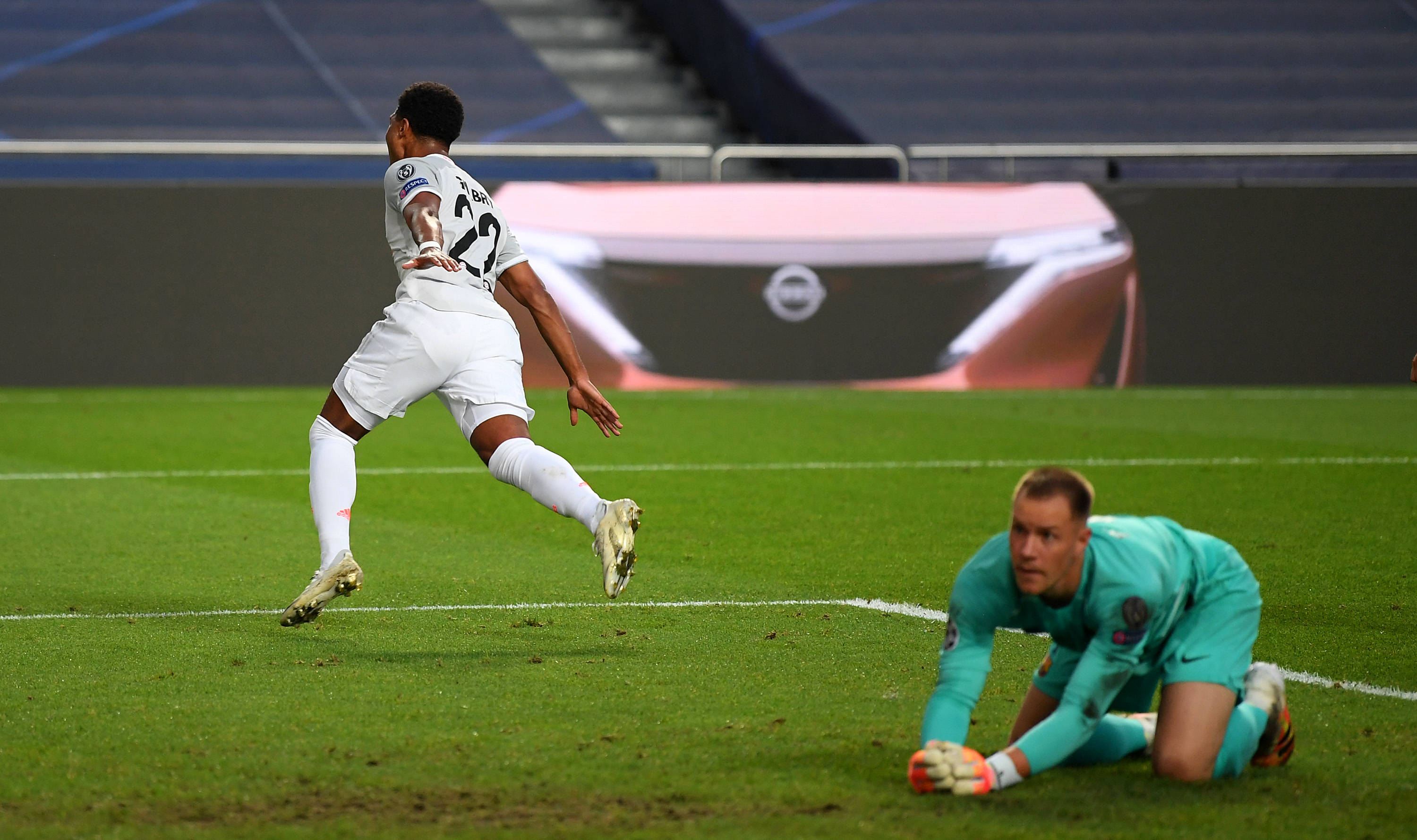 塞维主席：大胜巴萨时感觉球队已达到巅峰，结果转头三连败了（塞维利亚主席：狂胜巴萨时以为已登顶，随后却遭遇三连败）