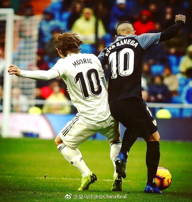 皮亚尼奇重返尤文训练基地，与斯帕莱蒂、基耶利尼合影