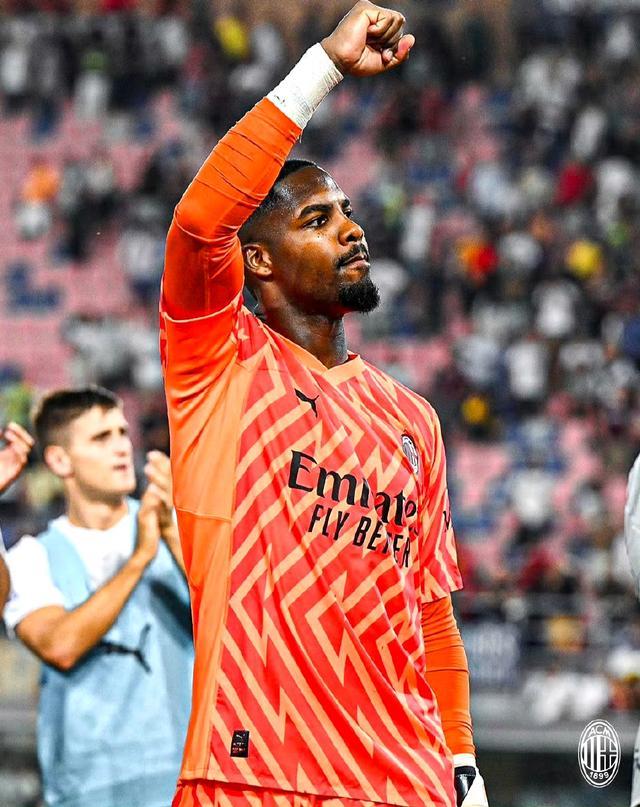 英媒：曼联追罗马后卫切利克，曼城、利物浦、阿森纳也在关注（英媒：曼联有意罗马后卫切利克，曼城、利物浦与阿森纳亦在关注）