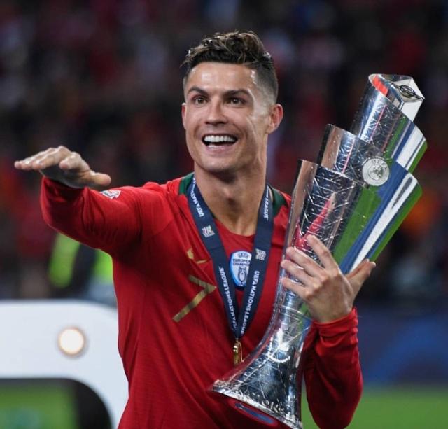 门将扑出点球，粉碎对手反扑希望（神勇门将拒点，扼杀对手翻盘希望）