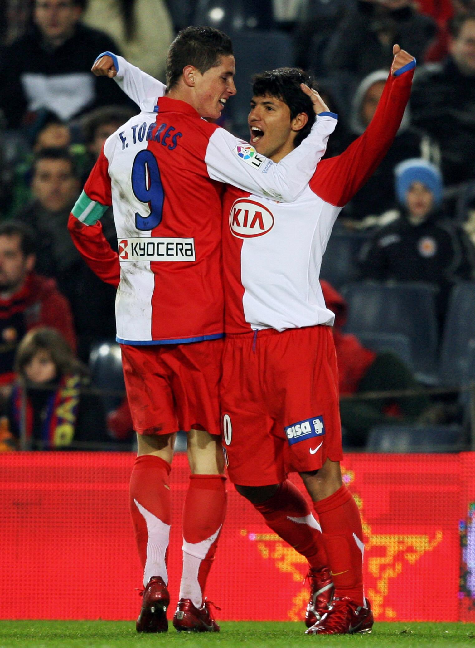 记者晒视频：钟义浩现场观看海牛比赛，海牛进球后他兴奋鼓掌（记者晒视频：钟义浩现场观战海牛，破门瞬间激动鼓掌）