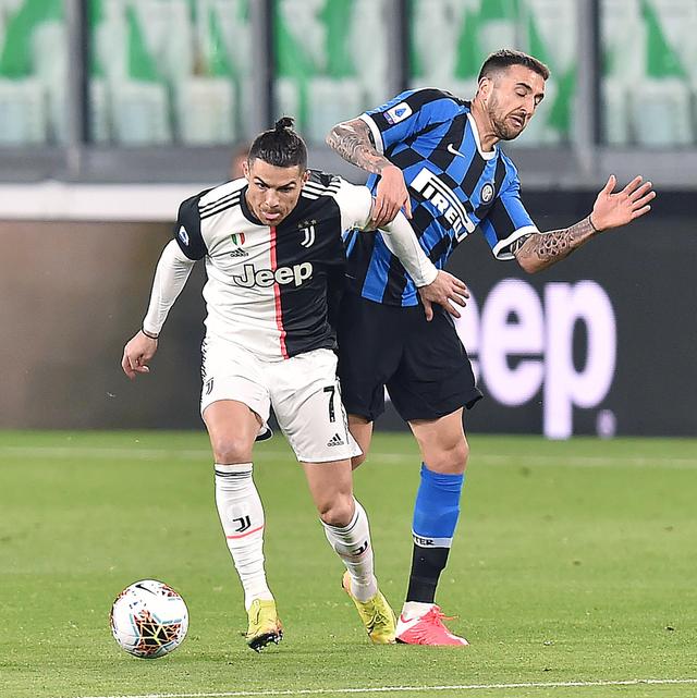 阿隆索在皇家马德里时间已经不多齐达内和阿尔韦罗亚正等着他上场