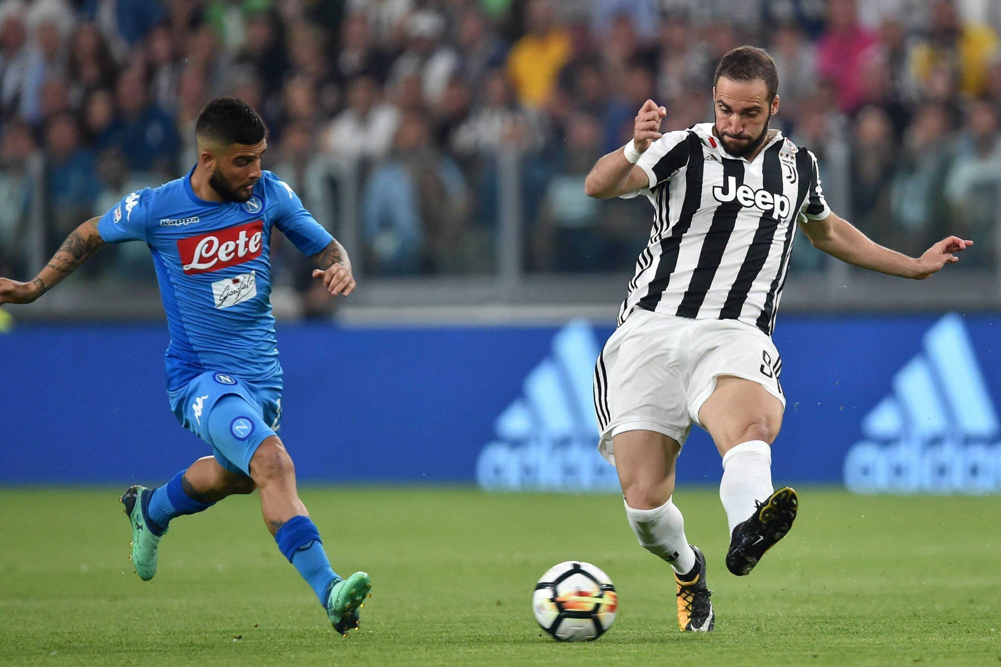 瓦伦西亚vs莱万特：加亚、丹朱马首发，马修-瑞安、阿德里安-德拉富恩特出战（瓦伦西亚战莱万特：加亚、丹朱马首发，马修-瑞安与阿德里安-德拉富恩特登场）