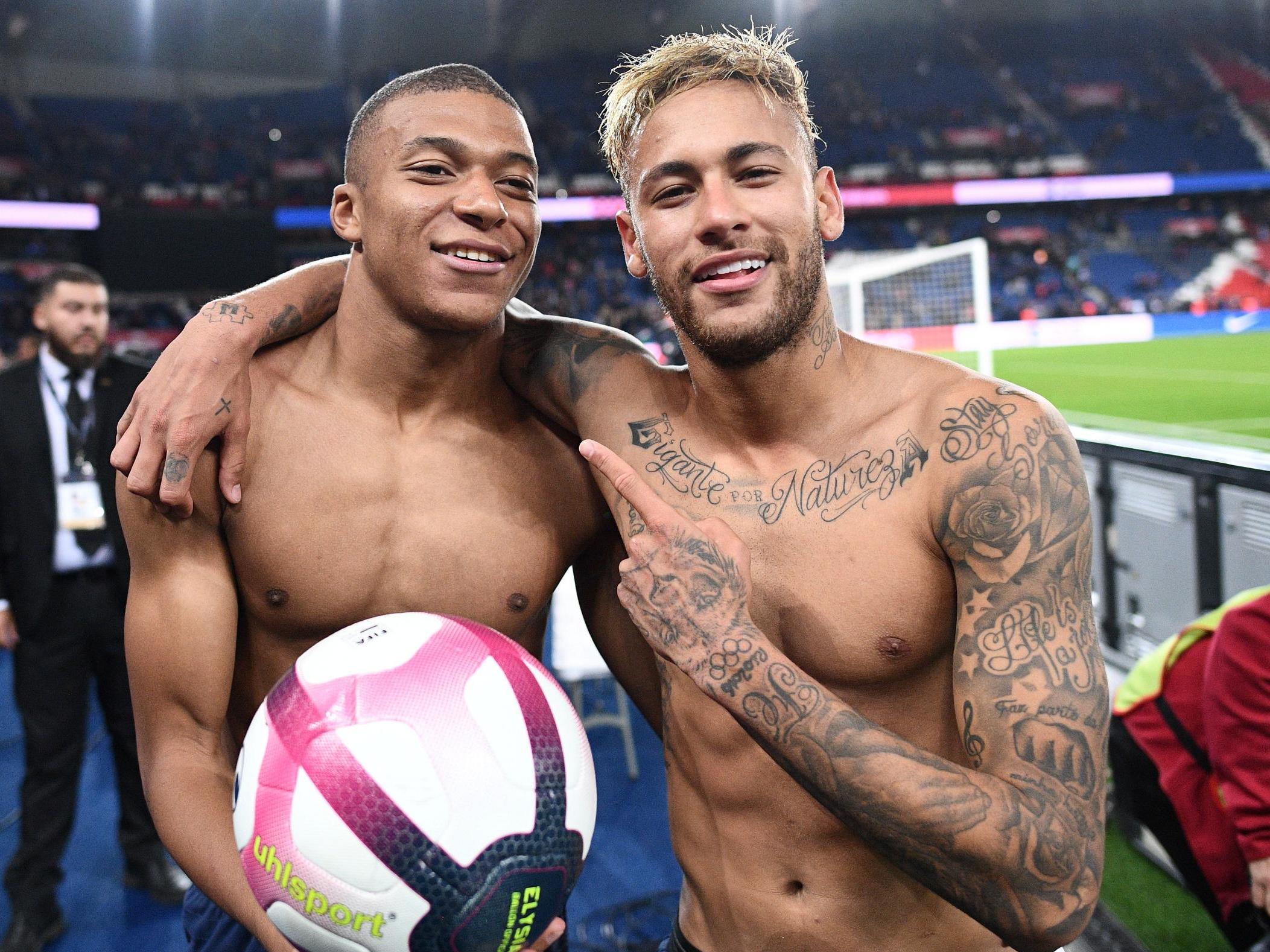 足球周刊：重返国足是刘若钒的愿望，殷切期待完成A级赛首秀（足球周刊：刘若钒盼重返国足，期待上演A级赛处子秀）