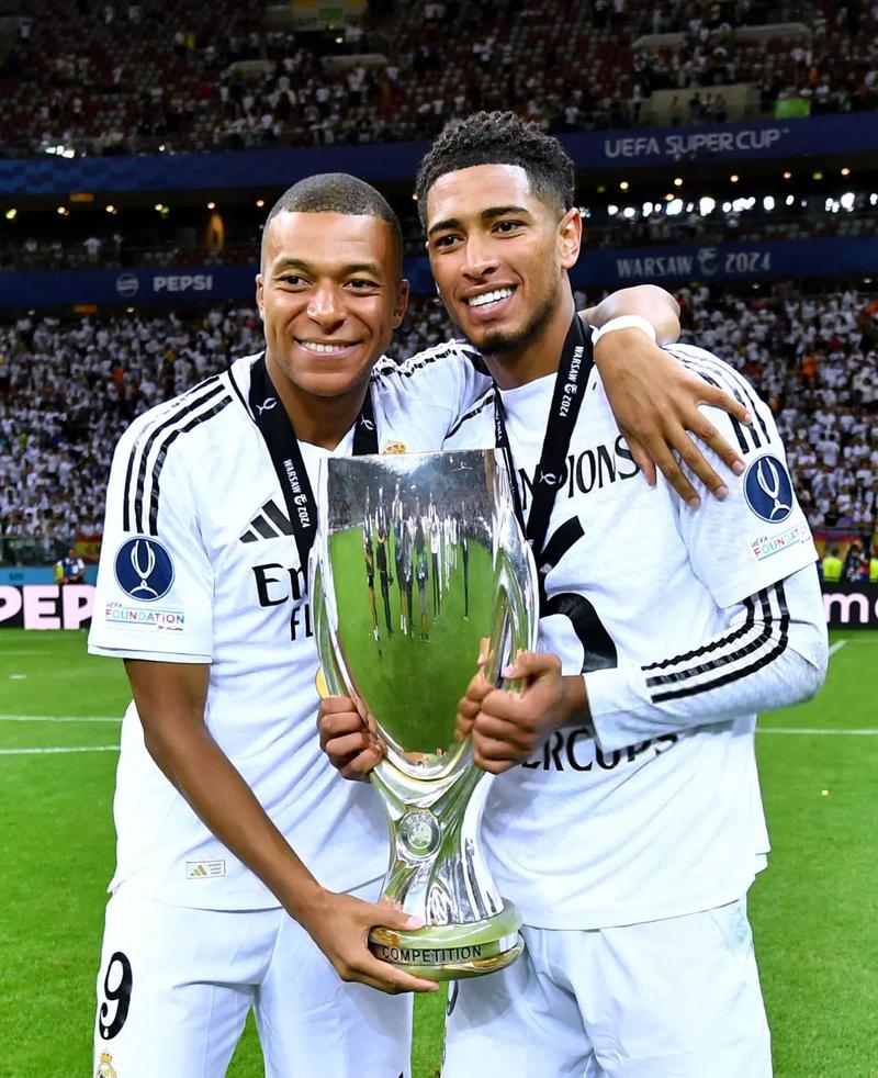 里夫斯14分7助攻＆艾顿10分，湖人半场轰出67分（里夫斯14分7助攻、艾顿10分，湖人半场轰下67分）