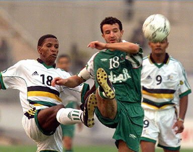 西甲-进球大战！安东尼闪击费兰半场戴帽 巴萨5-3贝蒂斯（西甲激战：安东尼开场破门，费兰半场戴帽，巴萨5-3力克贝蒂斯）