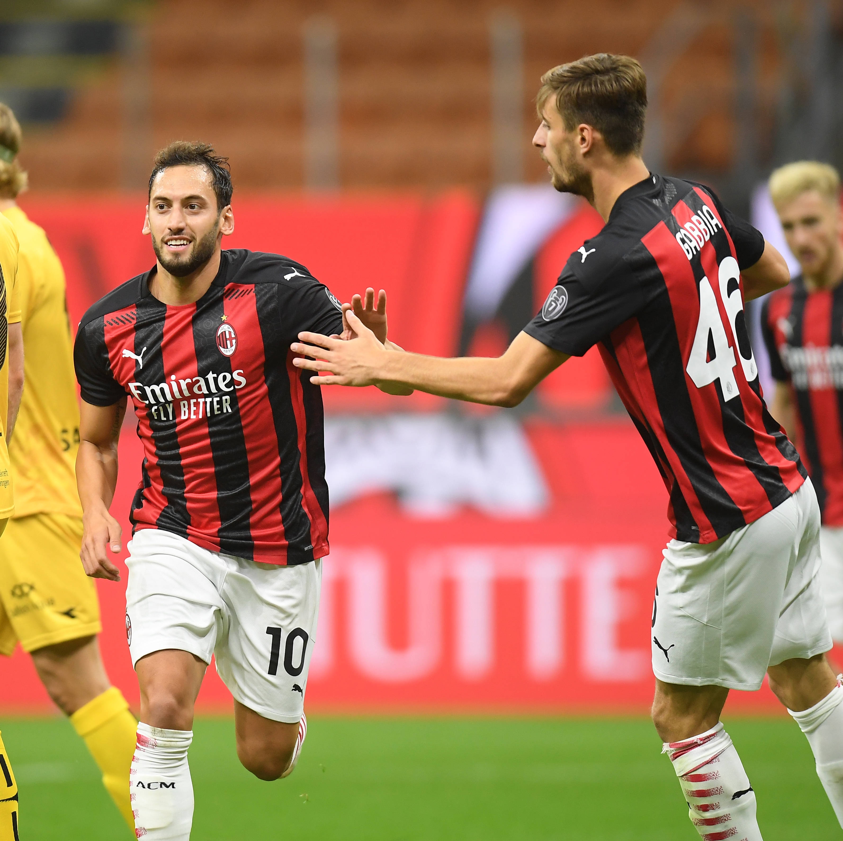 广东队在CBA俱乐部杯首战遭遇惨败，落后山西14分，外援表现不佳，失误频繁，防守被压制。